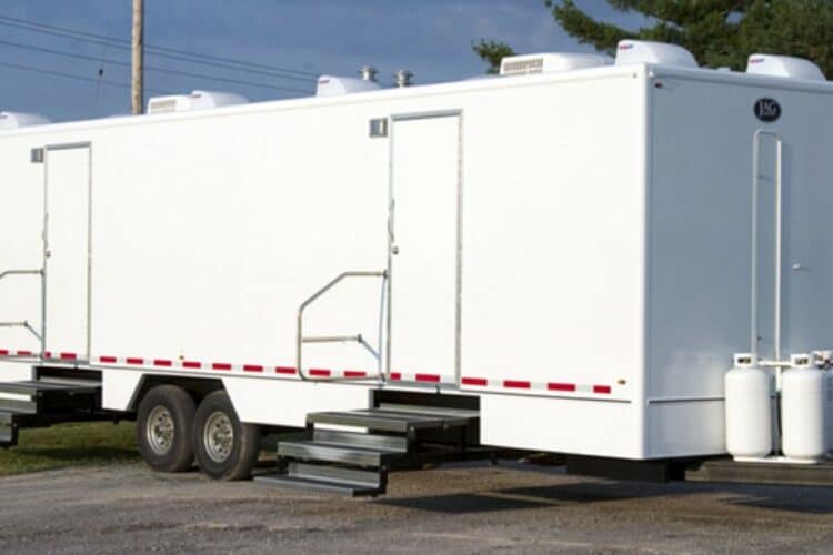4 Benefits of Renting Portable Shower Trailers